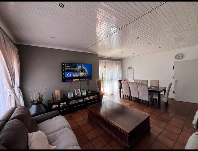 3 BEDROOM HOUSE FOR SALE IN BIRCH ACRES